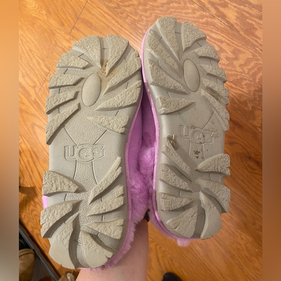 Pink Ugg slippers - size 7 - Picture 3 of 4